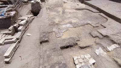 البعثة الأثرية تكتشف بعض الأدوات المستخدمة في الطقوس الدينية بمعبد تل الفراعين