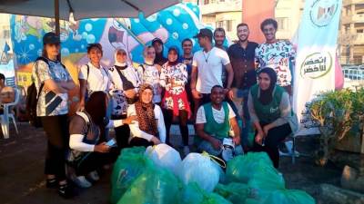 البيئة تنفذ أكبر حملة لتنظيف الشواطئ بالإسكندرية بطول حوالى 5 كيلو متر