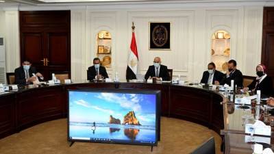 وزير الإسكان يبحث مخططات تنمية أراضى الساحل الشمالي الواقعة شرق العلمين الجديدة