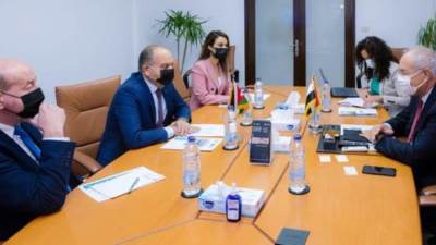 اقتصادية قناة السويس تستقبل سفير المملكة الأردنية لبحث مجالات التعاون بين البلدين