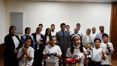وزير الشباب يلتقي عدد من الطلائع المتميزين  ببرنامج"روبوتاك" 