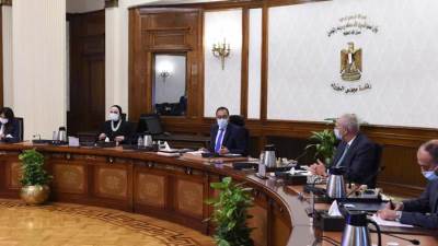 رئيس الوزراء يستعرض مقترحا لإنشاء مركز لتصنيع السيارات شرق بورسعيد