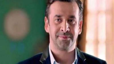 كريم عبد العزيز يتكرم بجائزة فاتن حمامة في مهرجان القاهرة السينمائي