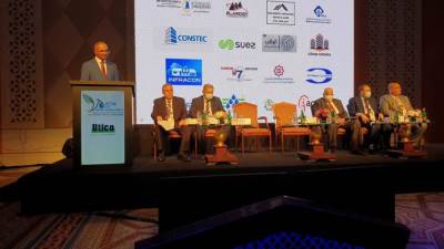 نائب وزير الإسكان يستعرض الرؤية الاستراتيجية المستقبلية لقطاع مياه الشرب والصرف الصحى