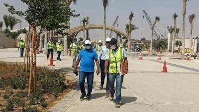 مسئولو "الإسكان" يتابعون سير العمل بمشروع الحدائق المركزية "كابيتال بارك" بالعاصمة الإدارية