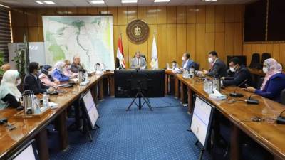 سعفان يناقش مشروع ربط العاملين المصريين بالخارج مع المكاتب العمالية