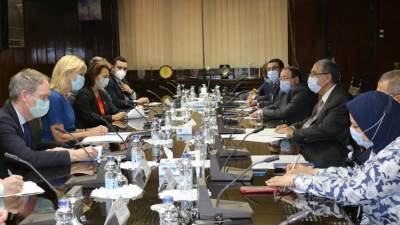 وزير الكهرباء يلتقي بوزيرة التجارة السويدية لبحث دعم التعاون بين البلدين