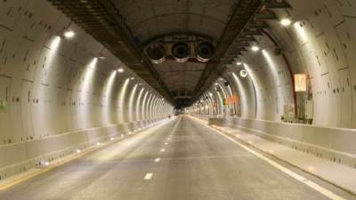 قناة السويس: بدء التشغيل المبدئى لنفق الشهيد (أحمد حمدى الشمالى)