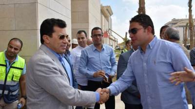 وزير الشباب والرياضة يتفقد مقرالوزارة بالعاصمة الادارية الجديدة برفقة عدد من الموظفين