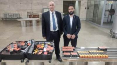 الجمارك تحبط تهريب عدد من الهواتف ومستلزمات الشيشة الإلكترونية 