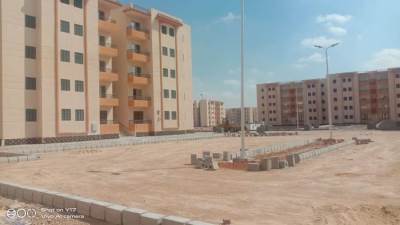 مسئولو جهاز"العاشر من رمضان" يتفقدون سير العمل بـ"سكن لكل المصريين" بموقع 37عمارة