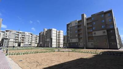 وزير الإسكان يتفقد المشروعات السكنية ويلتقى شركات المقاولات العاملة بمدينة المنصورة الجديدة