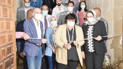 وزيرة الثقافة تفتتح معرضا وثائقيا وفنيا بمركز مختار الثقافي