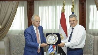 الفريق أسامة ربيع  يلتقي السفير اليوناني لبحث سبل التعاون المشترك