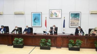 وزير السياحة يناقش آخر مستجدات الأعمال بمشروع الكشف عن طريق المواكب الملكية