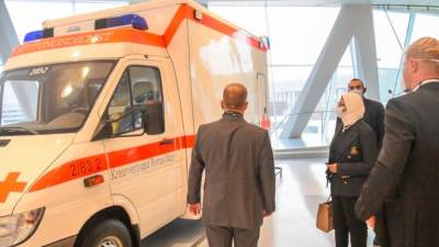 وزيرة الصحة تتفق مع "مرسيدس" على توريد 2510 سيارة إسعاف وعيادات متنقلة