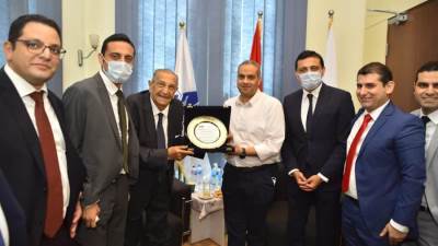 رئيس هيئة الدواء يتفقد خط الإنتاج الأول فى مصرلعلاج الأمراض الصدرية المزمنة