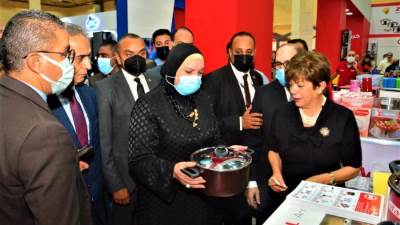 وزيرة التجارة والصناعة تفتتح فعاليات الدورة الـ 54 لمعرض القاهرة الدولي