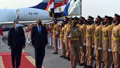 رئيس الوزراء يستقبل نظيره الأردني بمطار القاهرة