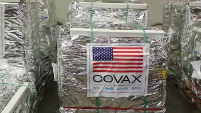 وزيرة الصحة: استقبال مليون و612 ألف جرعة من لقاح «فايزر» بمطار القاهرة