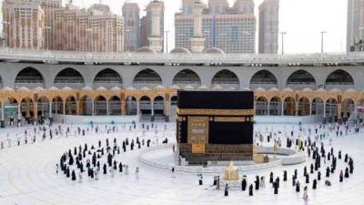 المتعافين من كورونا يحق لهم السفر اداء العمرة دون اخد اللقاح