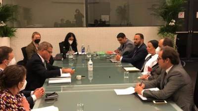 وزيرة البيئة تبحث مع الوزير البريطانى رئيس مؤتمر المناخcop26 ملفات تغير المناخ