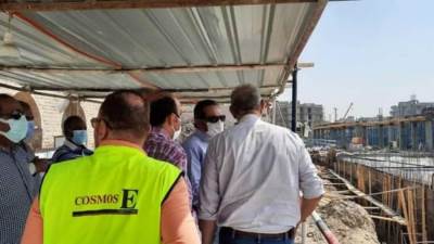 نائب وزير الإسكان للمشروعات القومية يتفقد مشروع تطوير "منطقة سور مجرى العيون"