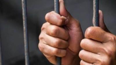 محكمة 6 أكتوبر تجدد حبس شاب متهم بقتل مسن وسرقته داخل منزله