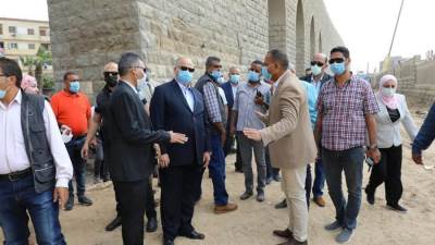 محافظ القاهرة يتفقد انتهاء هيئة النظافة من رفع مخلفات سور مجرى العيون