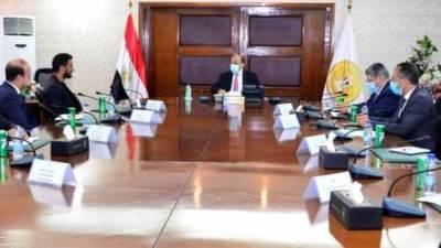 وزير التنمية المحلية يبحث مع شركة "انفيرواديت" متابعة أداء شركات النظافة بالقاهرة