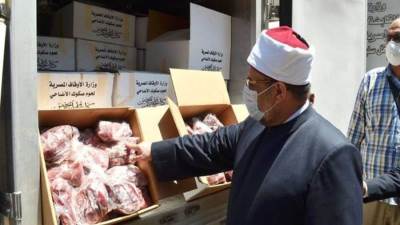 مديريات أوقاف كفر الشيخ والمنوفية والقليوبية تستقبل سيارات لحوم الأضاحي