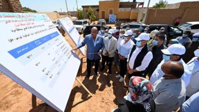 وزير الإسكان ومحافظ أسوان يتفقدان مشروعات "حياة كريمة" بكوم امبو في أسوان
