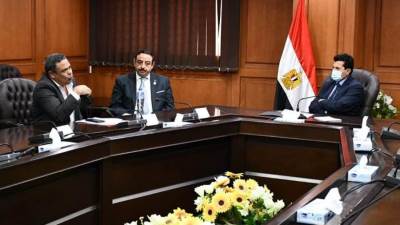 وزير الرياضة يبحث مع مجموعة عمل شركة المقاولون العرب سبل التعاون المشترك