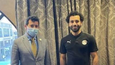 وزير الرياضة يلتقي محمد صلاح علي هامش زيارته للمعسكر التدريبي للمنتخب