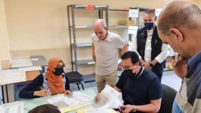 وزير التعليم العالي يتفقد مكتب تنسيق القبول بالجامعات والمعاهد