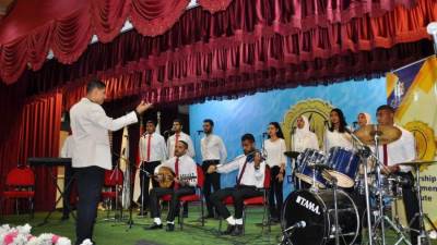 وزير التعليم العالي يتلقى تقريرًا حول برنامج القائد المُبدع