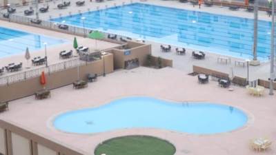 وزارة الشباب والرياضة تجهز حمامات السباحة في المدينة الشبابية بالأسمرات