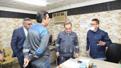 وزير الكهرباء يجري جولة تفقدية مسائية لمركز صيانة العامرية 