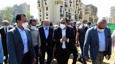 رئيس الوزراء يتفقد مشروع تطوير سور مجرى العيون والمنطقة المحيطة به