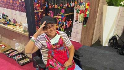 الصحة: توفير "كرسي متحرك" وتقديم الرعاية الطبية بالمجان لإحدى السيدات المشاركات بمعرض"تراثنا"