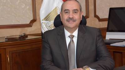 "مدبولي" يستعرض مع وزير الطيران إعادة هيكلة القطاع والشركة القابضة لـ"مصر للطيران"