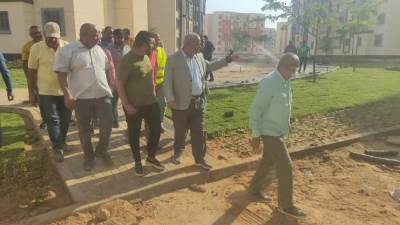 مسئولو "الإسكان" يتابعون سير العمل بمشروعات مدينة حدائق العاصمة