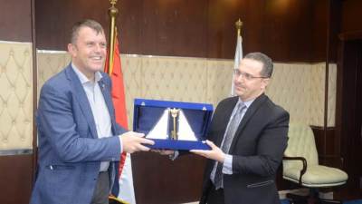 معاون وزير الإسكان يستقبل بطل العمل المناخي بالمملكة المتحدة لبحث آليات التعاون