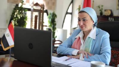 وزيرة البيئة تشارك في الحلقة النقاشية المقامة على هامش معرض إكسبو دبي