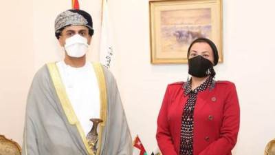 وزيرة البيئة تستقبل رئيس الهيئة بسلطنة عمان لبحث سبل التعاون المشترك