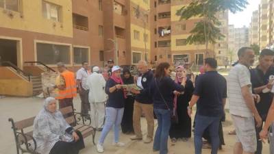 محافظ القاهرة يتابع حملة طرق الأبواب بـ"أهالينا"