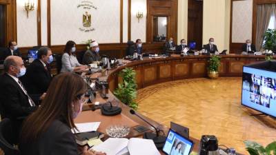 "مدبولي" يشيد بكلمة الرئيس خلال "فيشجراد": مشروعات "حياة كريمة" عصب حقوق الإنسان