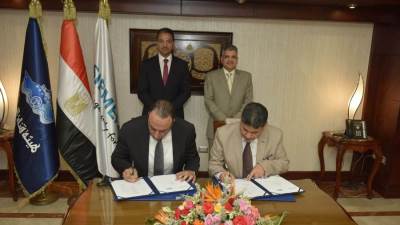 رئيس هيئة قناة السويس يشهد توقيع بروتوكول تعاون مع شركة سيمنس العالمية