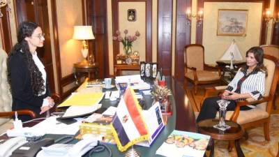 فتاة تتقلد منصب وزيرة الهجرة لمدة يوم ضمن "فتيات في أدوار قيادية"