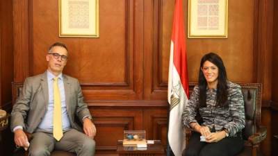 وزيرة التعاون الدولي توجه الشكر للسفير السويسري بمناسبة انتهاء فترة عمله بمصر